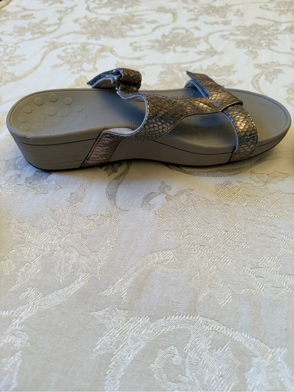 Vionic Women’s Pacific Ellie Metallic Snake Pewter Silver Comfort Sandals Size 8 - Picture 5 of 10